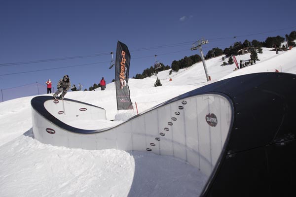 Grandvalira-un-paraiso-para-los-snowboarders